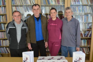 Клуб Књиге Бранко Радичевић уручио монографију Бегеј Свети Ђурађ 1319 - 1947 библиотеци Бранко Радичевић